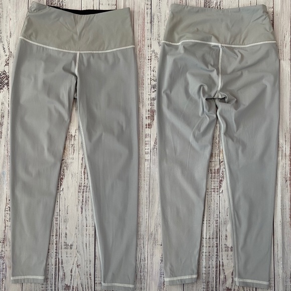 Victoria's Secret Pants - Victoria’s Secret Gray Knockout Leggings.